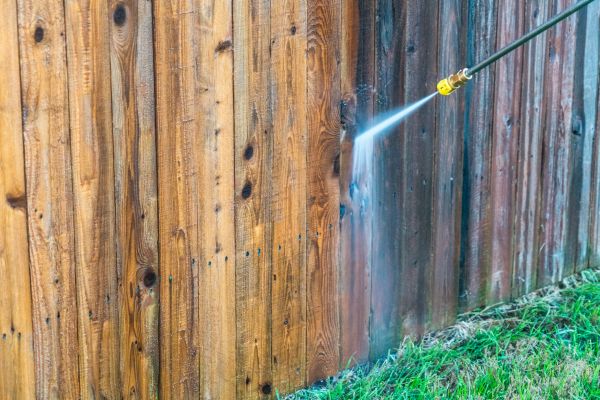 Fence Washing in Springfield