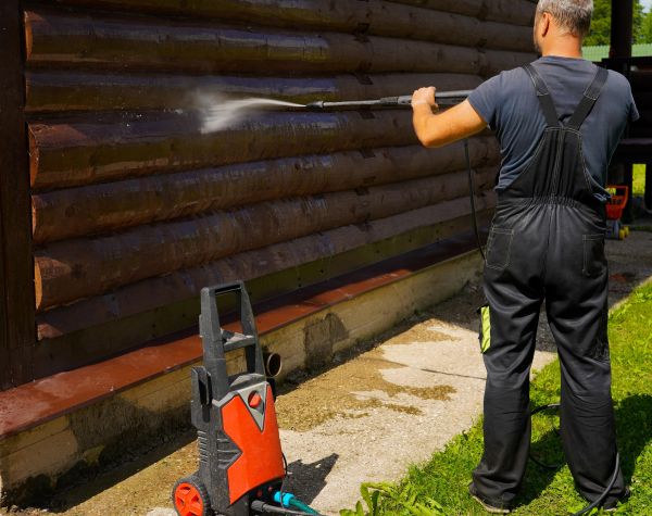 Log Home Pressure Washing in Springfield