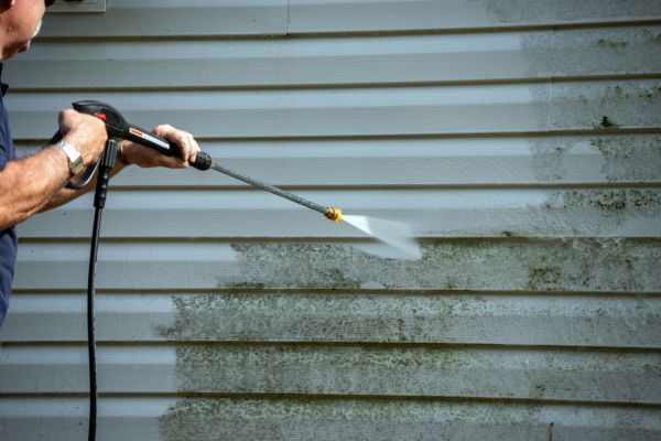 Vinyl Siding Power Washing in Springfield
