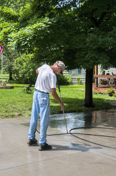 Driveway Concrete Cleaning in Springfield