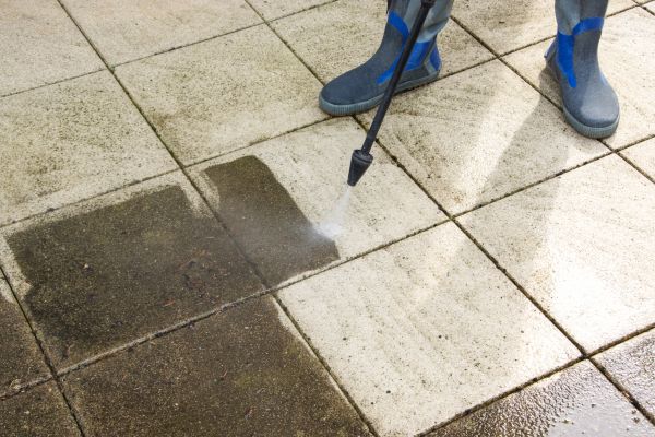 Outdoor Concrete Cleaning in Springfield