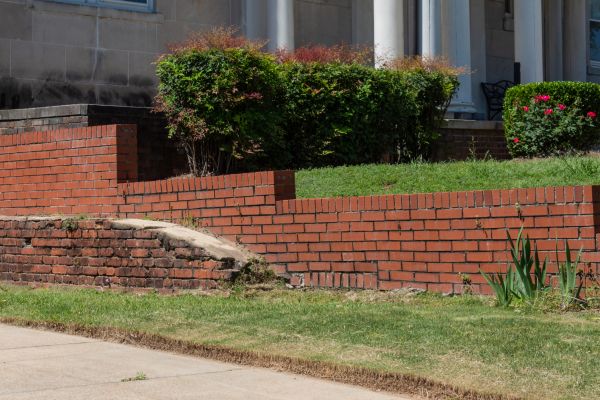 Retaining Wall Cleaning in Springfield